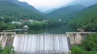 山东泰山黑龙潭瀑布。