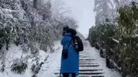 峨眉山的舍身崖看起来真的很玄乎