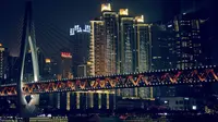 重庆李子坝轻轨和长江夜景航拍