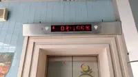 (2018年拍摄）沈阳植物园百合塔国产老三洋牌高速电梯外显