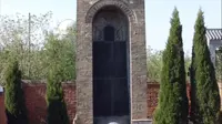 洛阳偃师区武则天升仙太子碑，由武则天嵩山封禅时撰写，其飞白书被誉为天下女子第一书