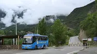 [到世界最大峡谷 观中国最美山峰]林芝雅鲁藏布大峡谷景区接驳车 亲水台→游客中心停车场 前方展望[POV622]