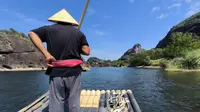 国庆游龙虎山  竹筏顺水看两岸 景色宜人！