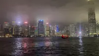 雾气氤氲的香港维多利亚港