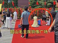 湖南韶山，毛主席铜像广场发生的感人一幕，镜头记录下全过程！