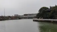 八大山人梅湖景区，以传统文化为主轴，以梅湖生态美景为纽带