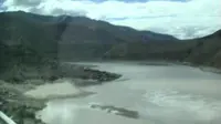 朝圣班禅大师的驻锡地——日喀则扎什伦布寺之后，经由最美318国道沿着雅鲁藏布江返回拉萨。