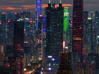 登上384米的深圳地王大厦“深港之窗”，360度纵览深港双城天际线，感受历史与现代交融的独特魅力。
