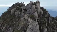 航拍黄山第一险峰天都峰