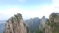 黄山36小峰中倒数第一，始信峰，风景最是怡人，如一幅天然水墨画