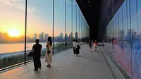 魔都浦东美术馆三楼镜厅夕阳风景