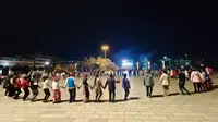 春节来双柏查姆湖夜晚参加打跳！