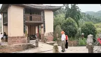 游览弥渡密祉古镇小河淌水景区。