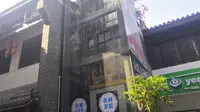 桂林东西巷步行街的一台杂牌观光梯