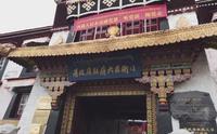 拉萨八廓街有个清政府驻藏大臣衙门，证明西藏自古就纳入中国版图