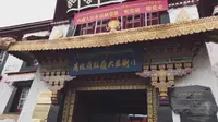 拉萨八廓街有个清政府驻藏大臣衙门，证明西藏自古就纳入中国版图