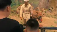 五一带孩子参观八路军纪念馆