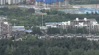 北京百望山森林公园山顶看海淀山后地区