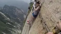 华山长空栈道，鹞子翻身你敢全程看完？