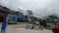 西藏行第11天游海螺沟。七，八月份的海螺沟真的不建议来玩，景区坐车加排队是主旋律。