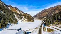 冬日游天山大峡谷，游客稀少雪景漂亮，天鹅湖照壁山像仙境