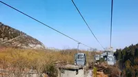 游保定满城陵山的满城汉墓，坐缆车上陵山