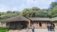 【朱德故里景区】南充市仪陇县山区，现在朱德故居附近的农家乐，门票免费，大巴车25。不坐大巴车，估计走路要5-6个小时走完，坐大巴2-3个小时逛完。