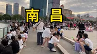 实拍江西南昌秋水广场 市民游客等待音乐喷泉