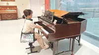 在深圳龙华钢琴博物馆用百年琴弹always with me