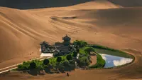 鸣沙山月牙泉航拍