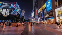 实拍重庆观音桥商圈，据说是西南地区最大的商圈，美女超多！