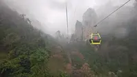 20260225 张家界 武陵源 杨家界索道上
