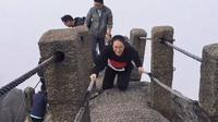 黄山天都峰，专治各种不服，爬着上去抖着下来！