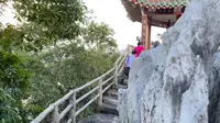 飞水潭，揽月庭。会常来