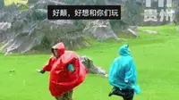 网友打卡安顺铜鼓荡偶遇小雨 立马和小伙伴开启舞蹈狂欢，这种松弛感，我狠狠羡慕了