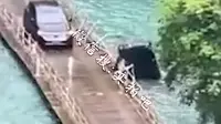 5月16日，湖北恩施狮子关景区网红浮桥公路出现坠车事故