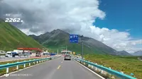 独库公路，从乔尔玛到独山子，上山路段。