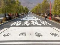 吉林省集安市“鸭绿江国门景区”位于祖国边陲集安市内，是国家4A级旅游景区！是目前我国唯一一个同时拥有铁路、公路两个口岸的边境国门景区！