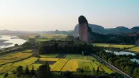 龙虎山绝景之金枪峰，一柱擎天，威猛无比，斗破苍穹