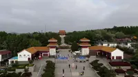 山东安丘市：用无人机俯瞰安丘著名的国家4A级景区“青云山民俗游乐园”