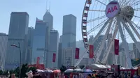 从香港海港城坐天星小轮到中环码头摩天轮