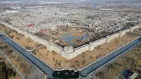 无人机绕着太原古县城城墙转了一圈，发现城墙四面合拢修建的很好