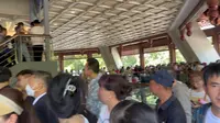 五一西湖景区雷峰塔人流现状