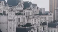 贵阳白宫天价私人豪宅，里面只住两户人家， 周边物业全属于这别墅主人，你知道这个人是谁吗？#贵阳白宫  #贵州dou知道#贵阳