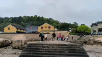 普陀山寺庙码头实拍：海岸牌坊