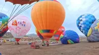 张掖七彩丹霞热气球飞行