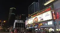 真实拍摄长沙黄兴路步行街，这人流量太吓人了，一点不亚于北上广