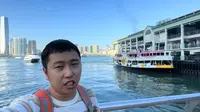从香港尖沙咀坐船去中环，体验摩天轮