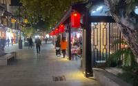 实拍杭州河坊街，晚上的夜景很美，但却有点冷清