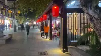 实拍杭州河坊街，晚上的夜景很美，但却有点冷清